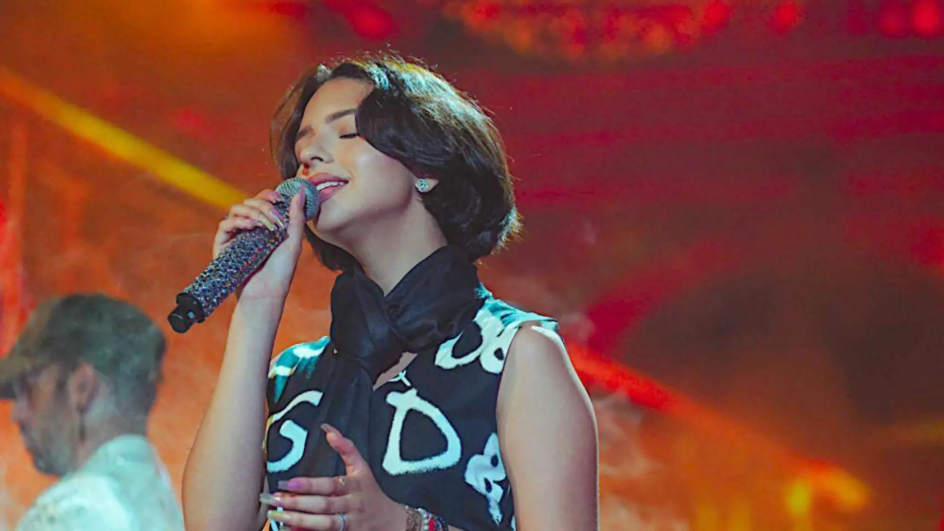 Ángela Aguilar ensayo Premios Juventud